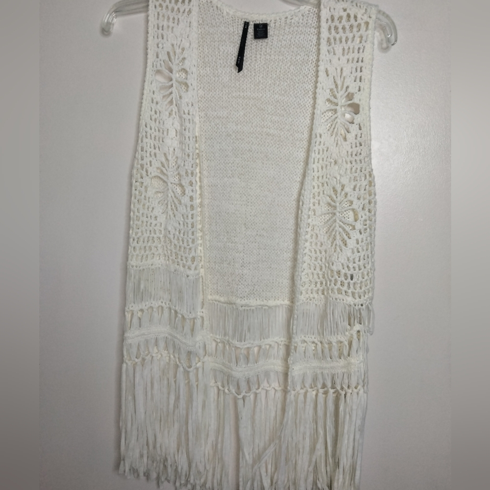 So It Is (Sz M) Cream Crochet Stretch Sleevele Open Front Fringe Trim Boho Vest